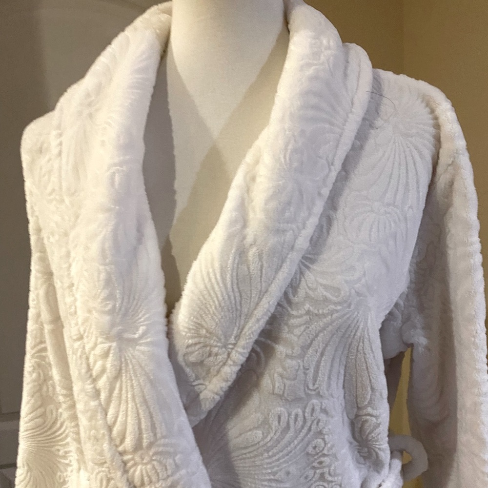Soft White Robe - Picture 4 of 11